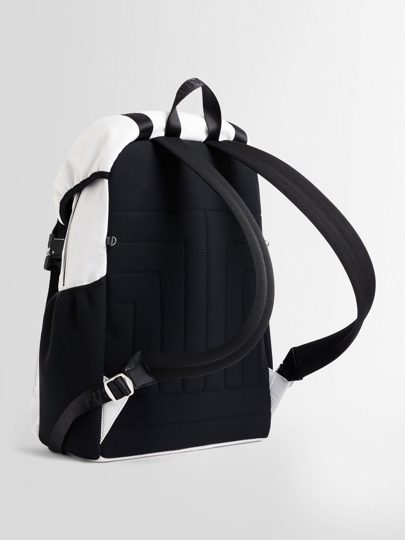 BACKPACK TECH